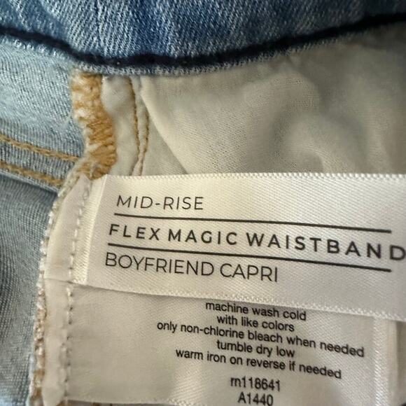 Lane Bryant Signature Fit Boyfriend Capri - Pride Embroidered Light Wash Size 20 - Picture 11 of 12